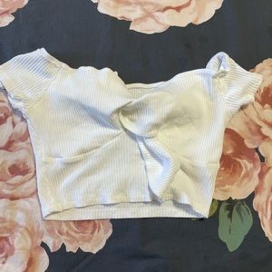 White crop with knot in the front